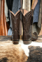 Load image into Gallery viewer, Chocolate Brown Goat 8.5D