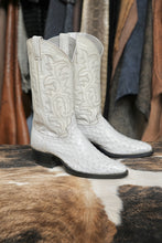 Load image into Gallery viewer, Justin Boot Co Winter White Full Quill Ostrich 9D