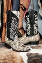 Load image into Gallery viewer, Cowtown Usa Eastern Diamondback 10EE