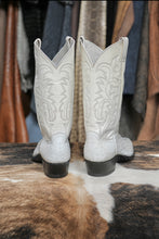 Load image into Gallery viewer, Justin Boot Co Winter White Full Quill Ostrich 9D
