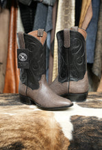 Load image into Gallery viewer, Brown Wildebeest size 10D
