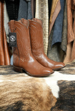 Load image into Gallery viewer, Peanut Brown Goat 10D
