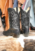 Load image into Gallery viewer, Justin Full Quill Ostrich 11D Black

