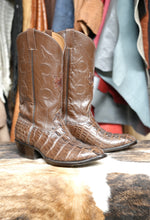 Load image into Gallery viewer, Brown Alligator Tail 10EE
