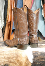 Load image into Gallery viewer, Brown Alligator Tail 10EE
