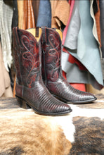 Load image into Gallery viewer, Lucchese Classics Black Cherry Teju Lizard 11D
