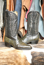Load image into Gallery viewer, Pre Ban Bull Rider Olive Green 10D
